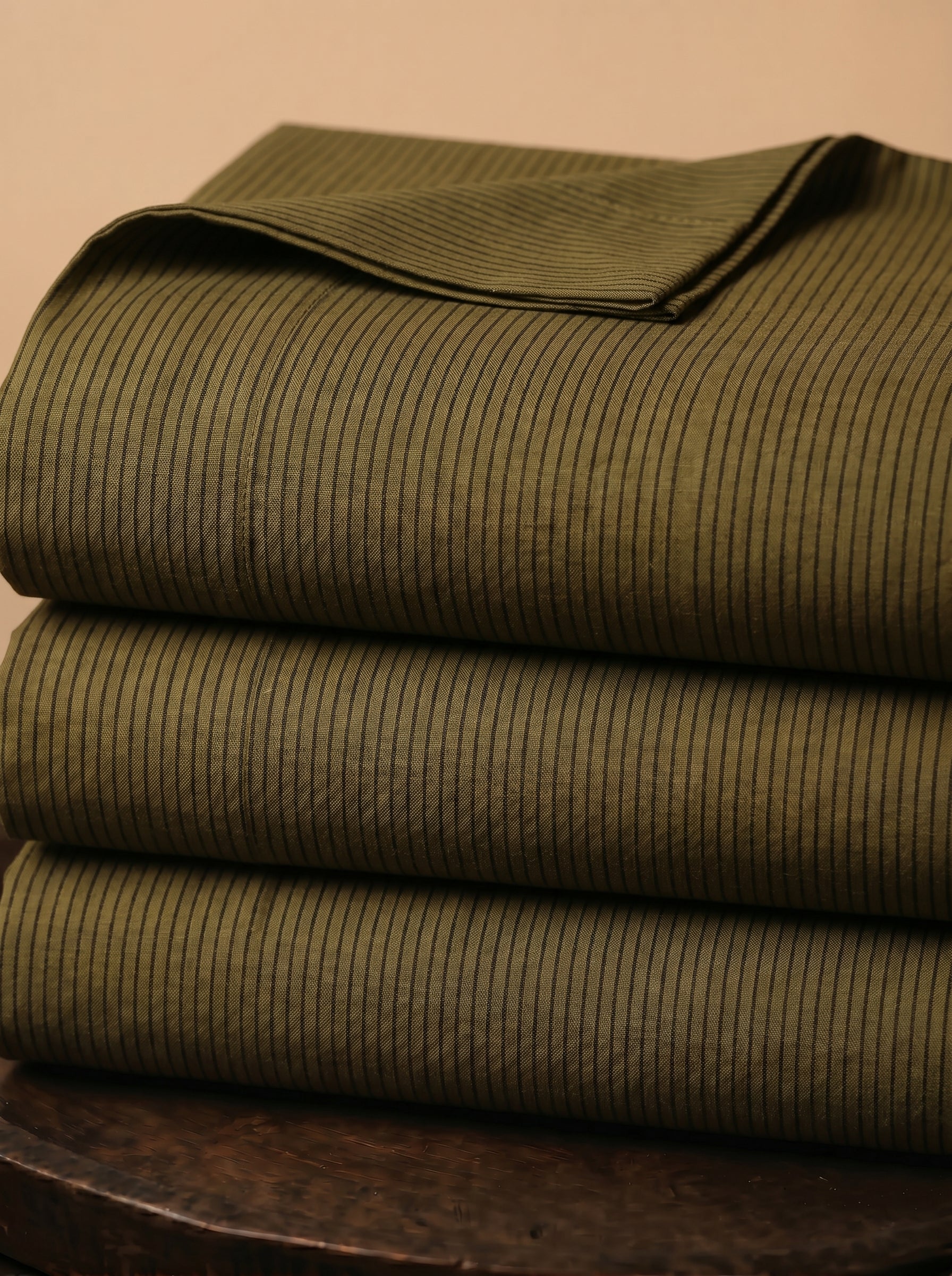 Fine rib texture in soft woven finish